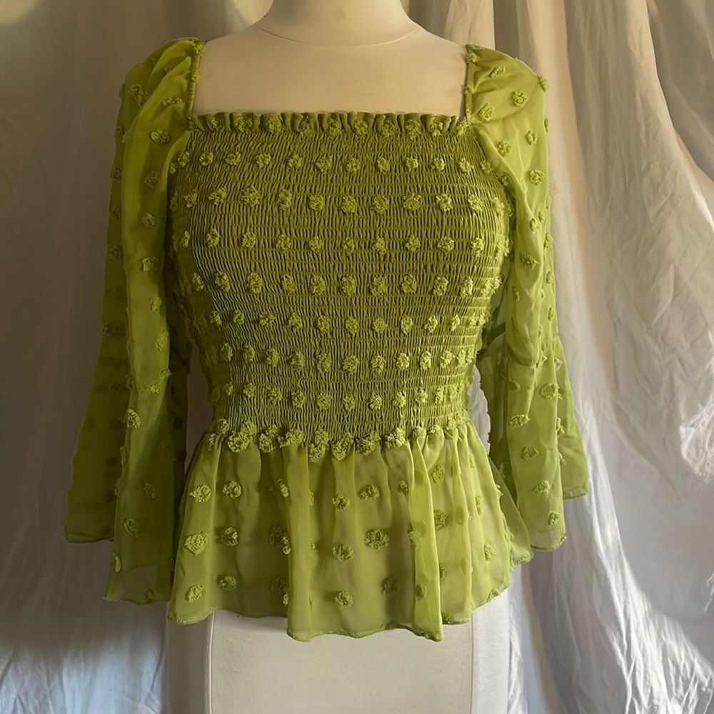 Ladies Cute Top by London Rose sz XL in Leaf Green, Off/On Shoulder Bell Sleeve